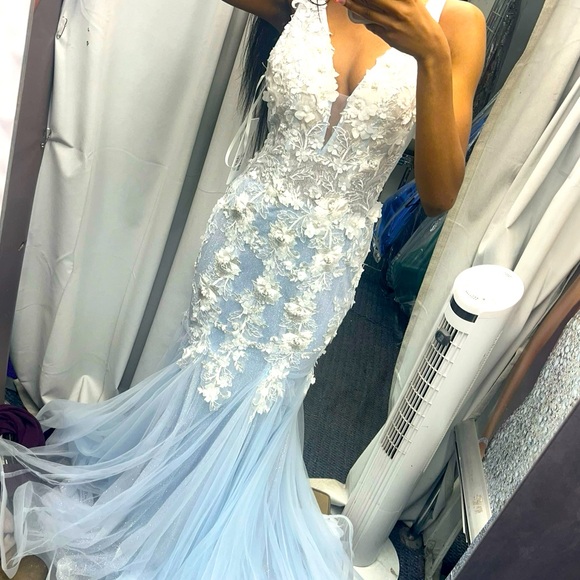 Evening Dresses> Light Blue and White Mermaid Gown with Flowers and Pearls
